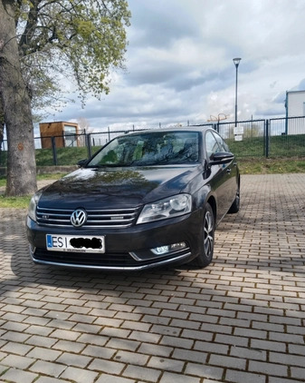 Volkswagen Passat cena 28300 przebieg: 268000, rok produkcji 2011 z Sieradz małe 254